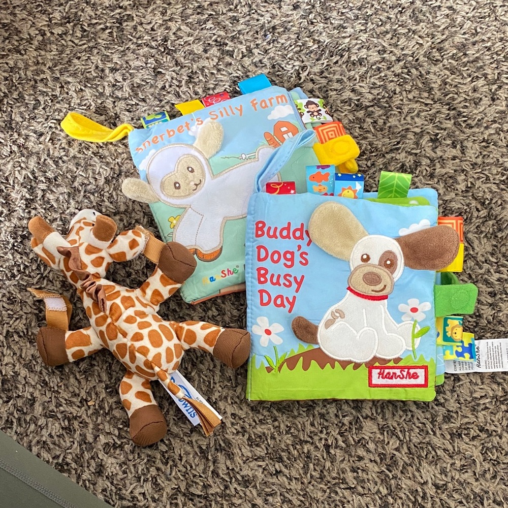 Buddy Dog's Busy Day Soft Book and Giraffe Dr Browns Plush Plush